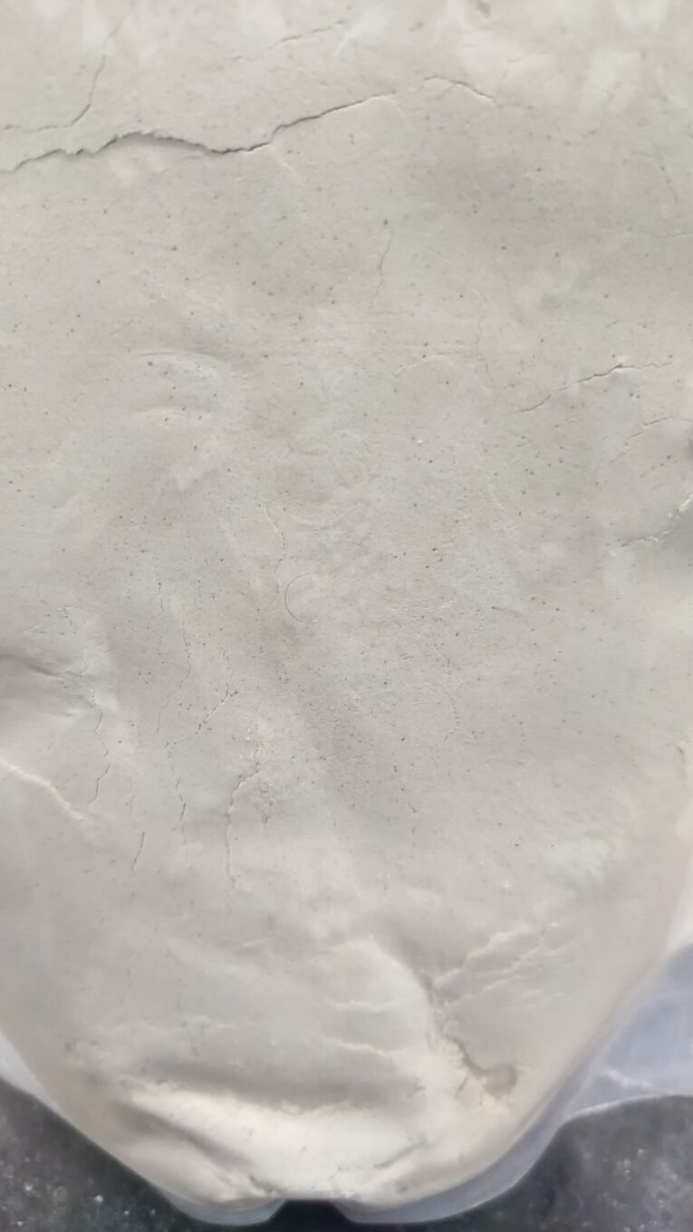 1672304